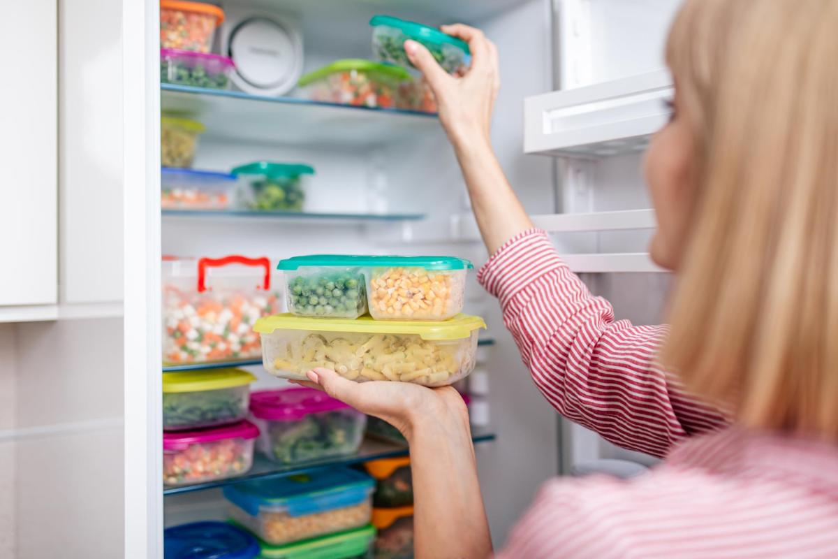 Six Tips to Keep Your Apartment Refrigerator Organized