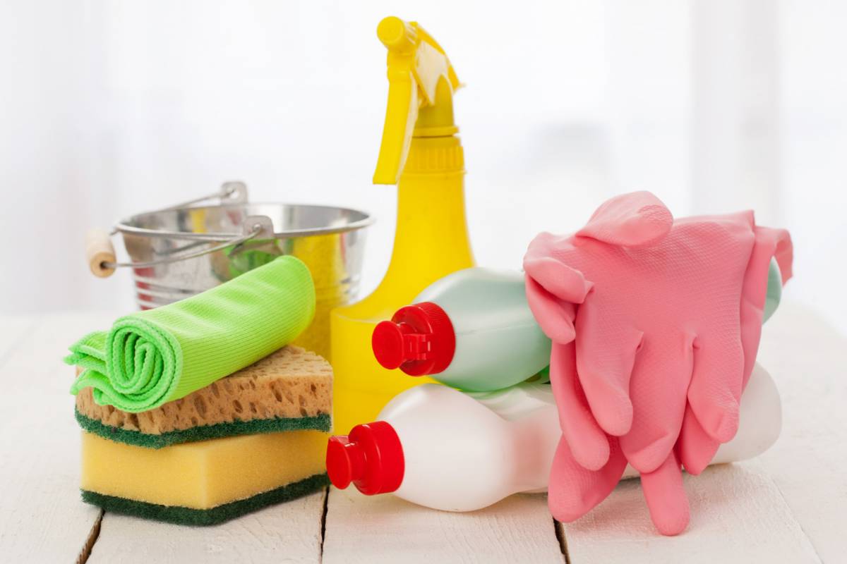 How to Reduce Your Use of Chemicals when Cleaning Your Apartment