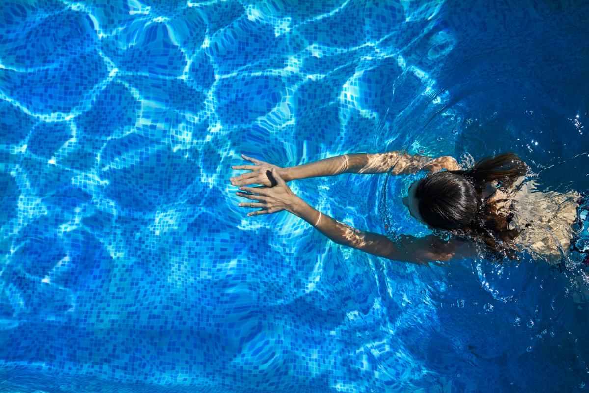 Four Exercises You Can Do in Your Apartment Swimming Pool