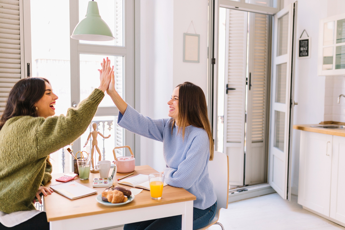 A Guide to Living in Peace with Your Roommate