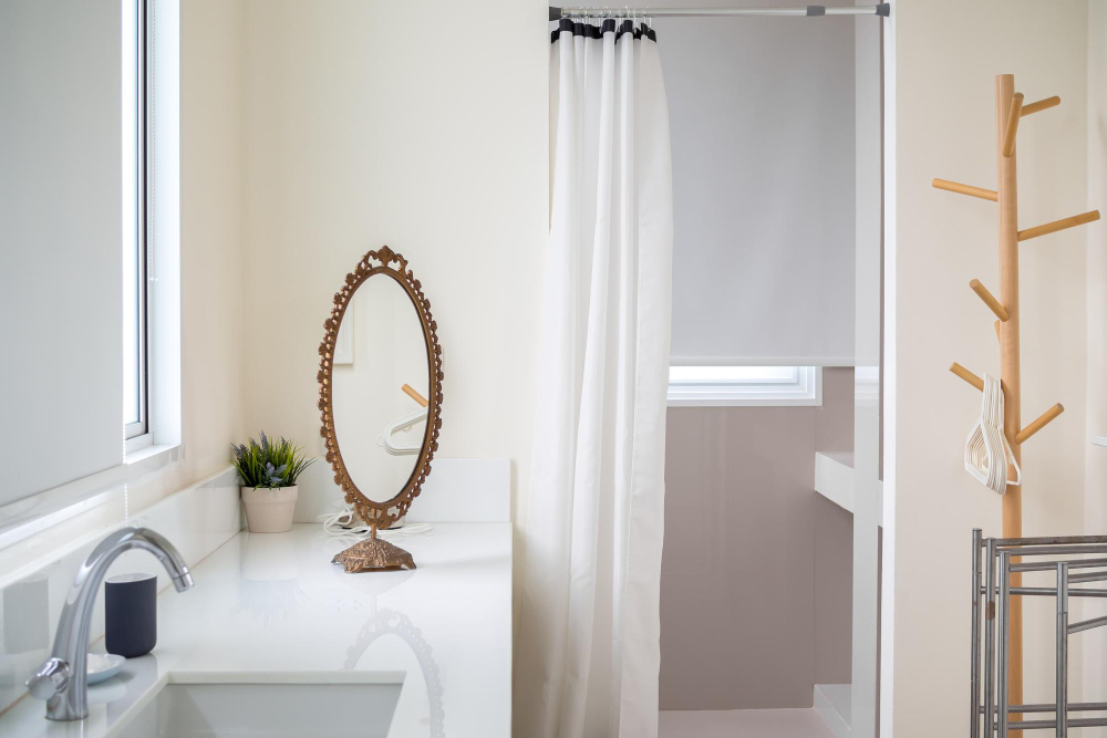 Simple Secrets for Making a Teeny-Tiny Bathroom Chic